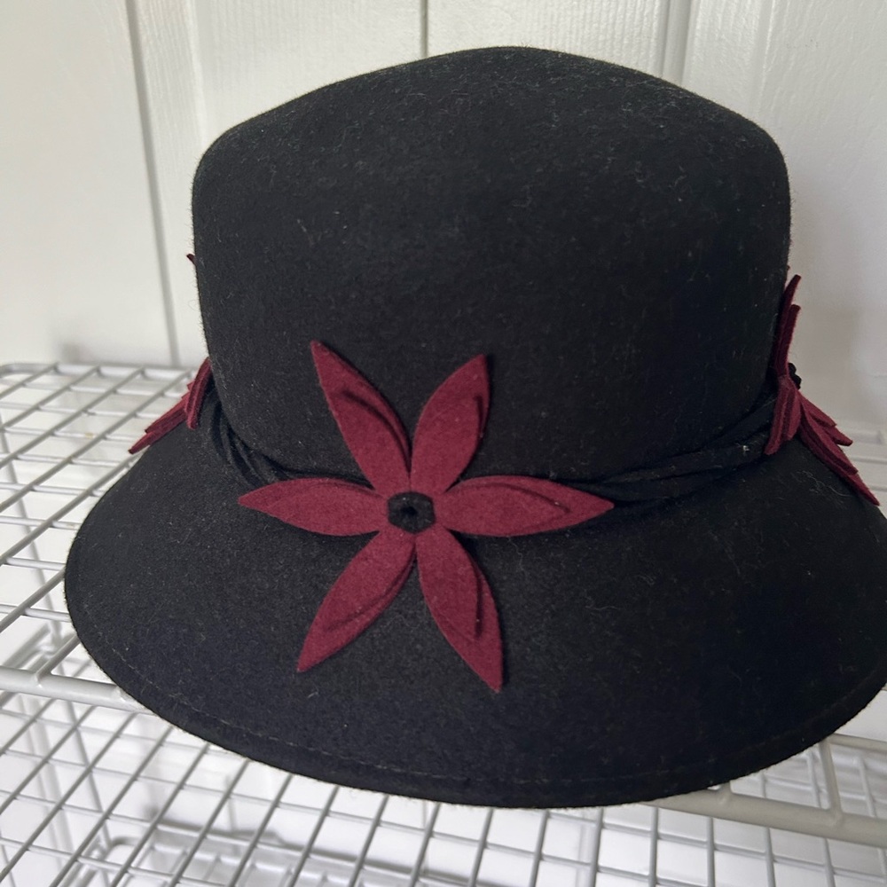 Betmar New York Cloche hat